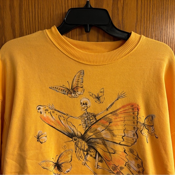 American Eagle Long Sleeve Yellow Skeleton Butterfly - Picture 2 of 6
